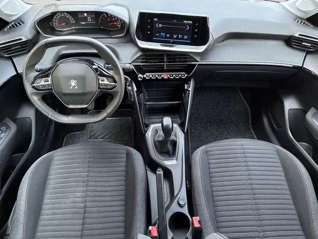 Peugeot 208 view 6