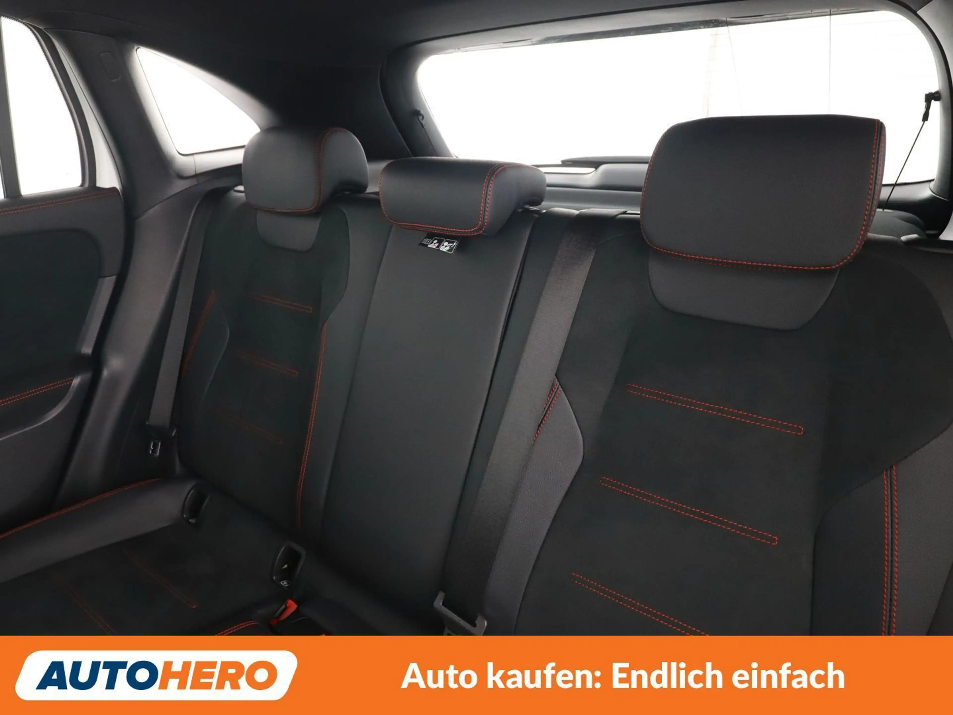 Mercedes-Benz GLA 200 GLA 200 d 4Matic AMG Line — photo 14