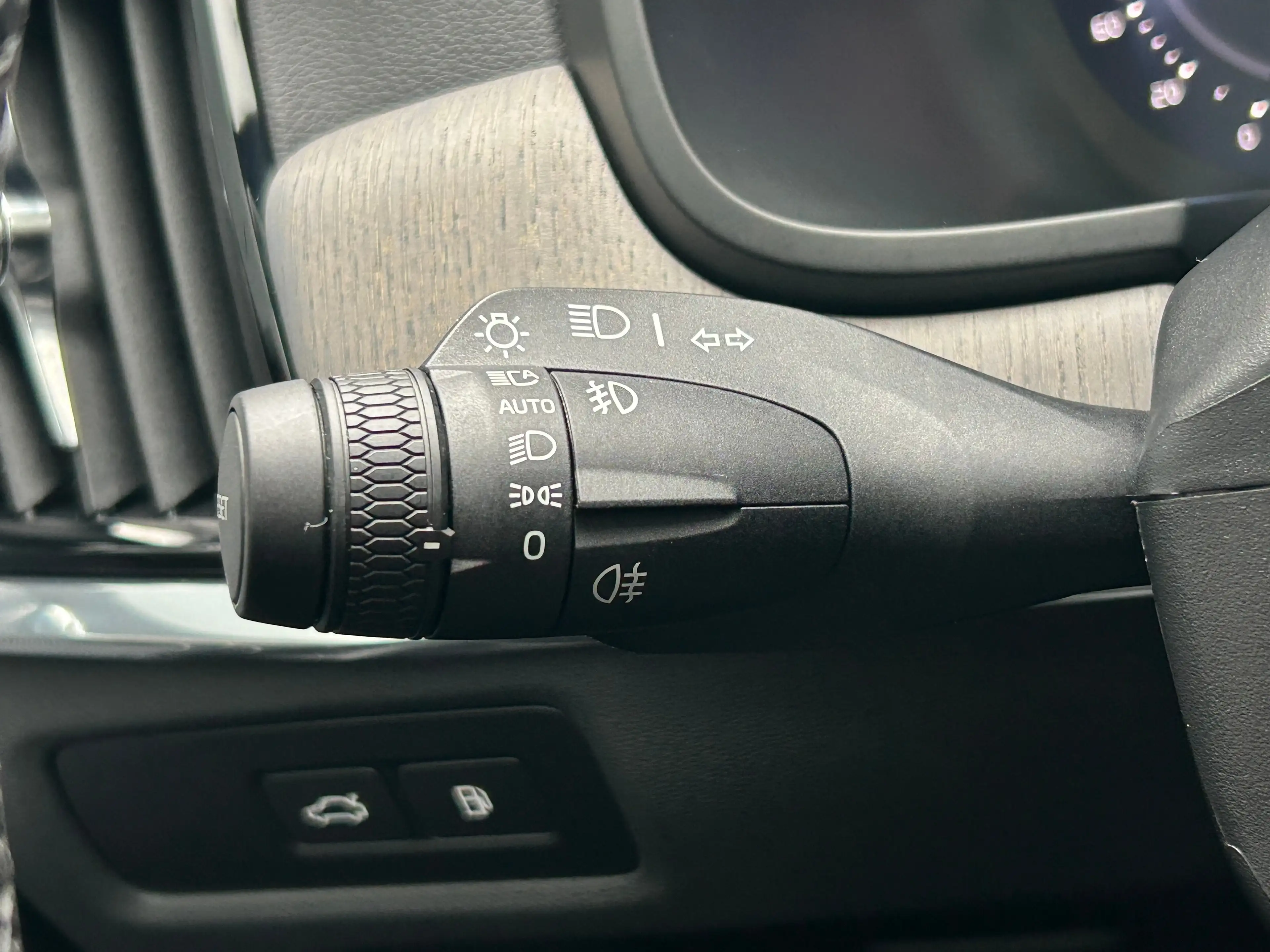 Volvo V90 2.0 T8 Plug-in hybrid AWD Ultra Dark | Luchtvering — photo 19