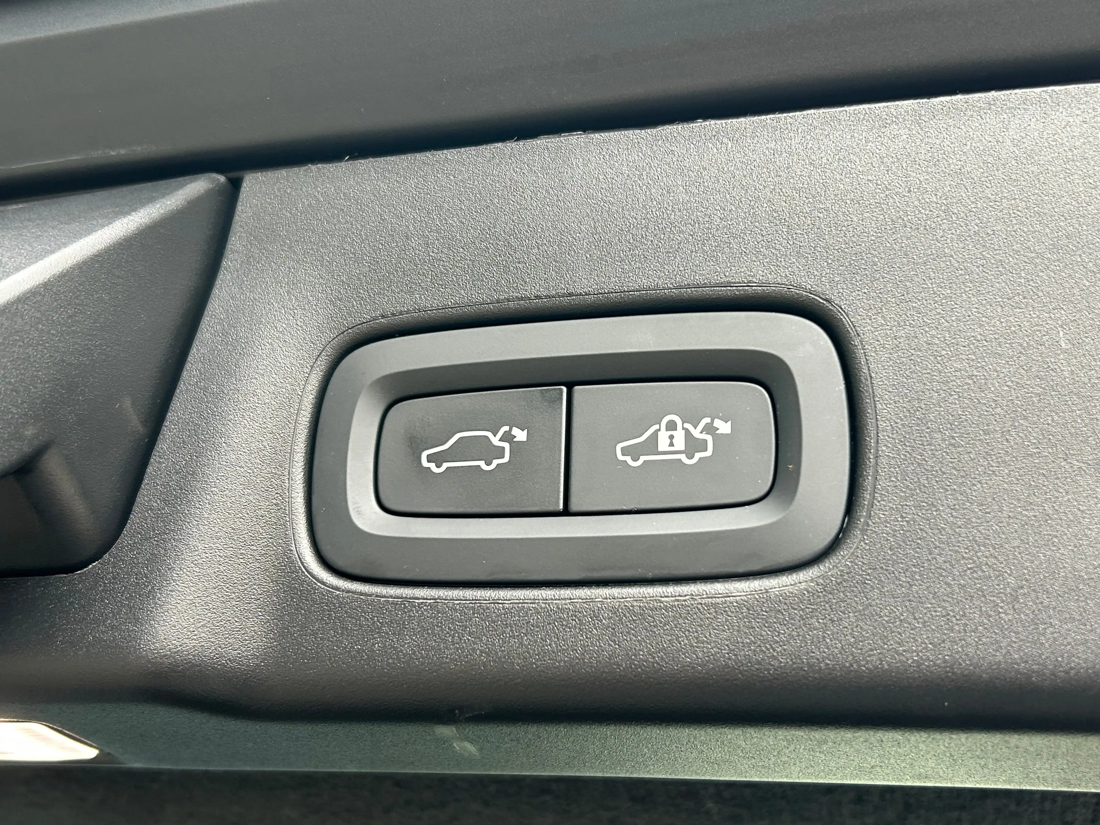 Volvo V90 2.0 T8 Plug-in hybrid AWD Ultra Dark | Luchtvering — photo 25