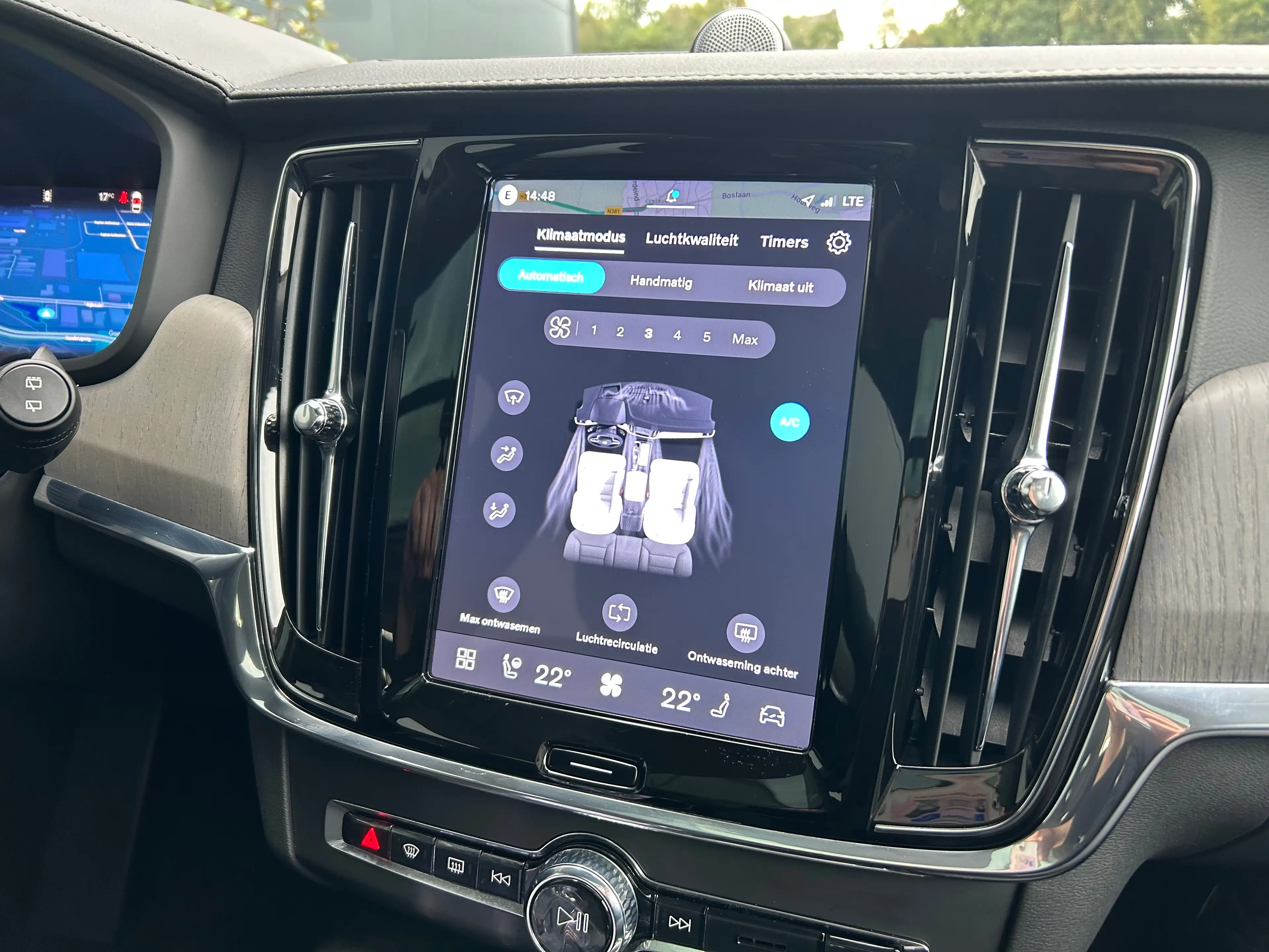 Volvo V90 2.0 T8 Plug-in hybrid AWD Ultra Dark | Luchtvering — photo 32