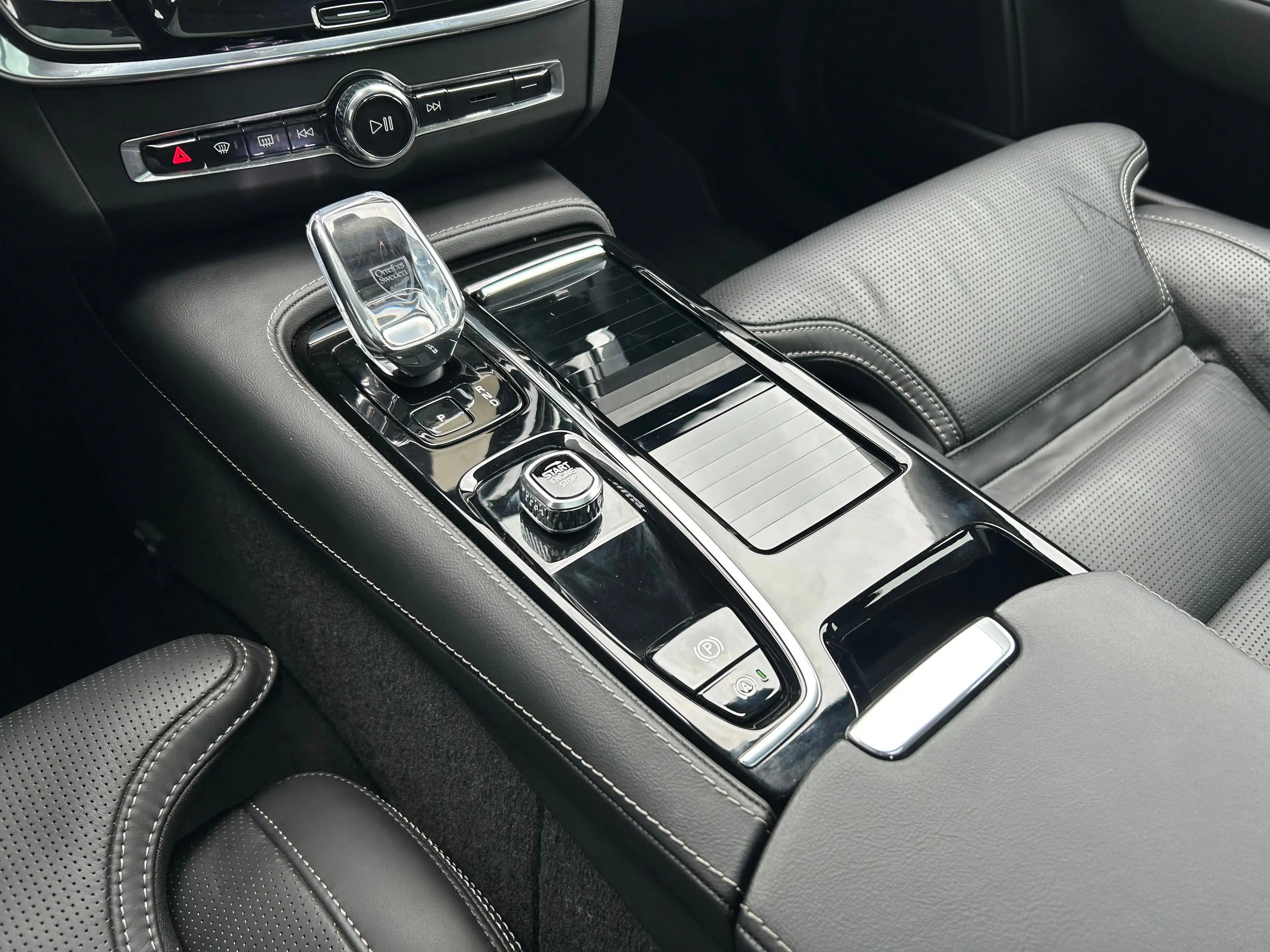 Volvo V90 2.0 T8 Plug-in hybrid AWD Ultra Dark | Luchtvering — photo 9