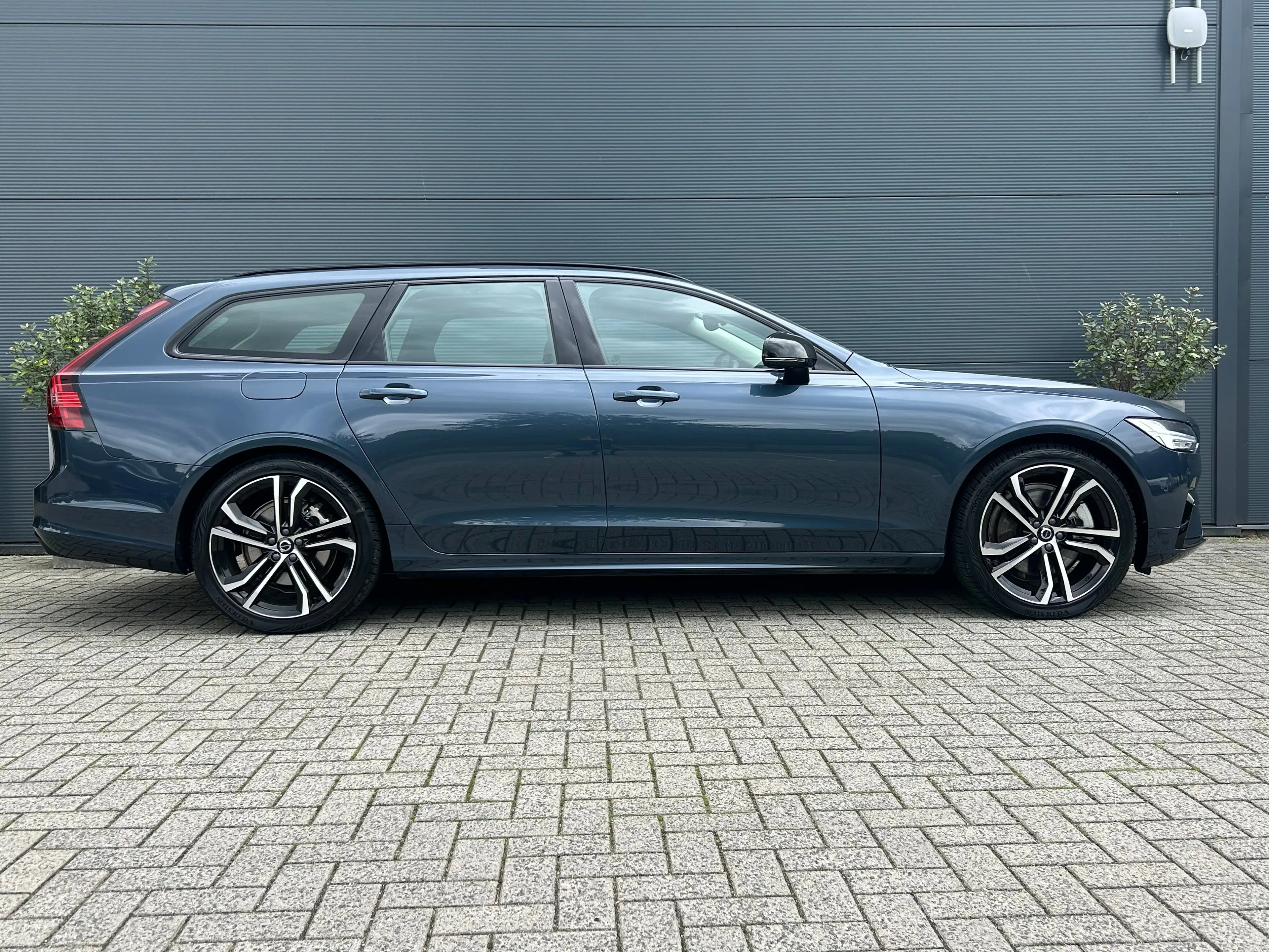 Volvo V90 2.0 T8 Plug-in hybrid AWD Ultra Dark | Luchtvering — photo 3