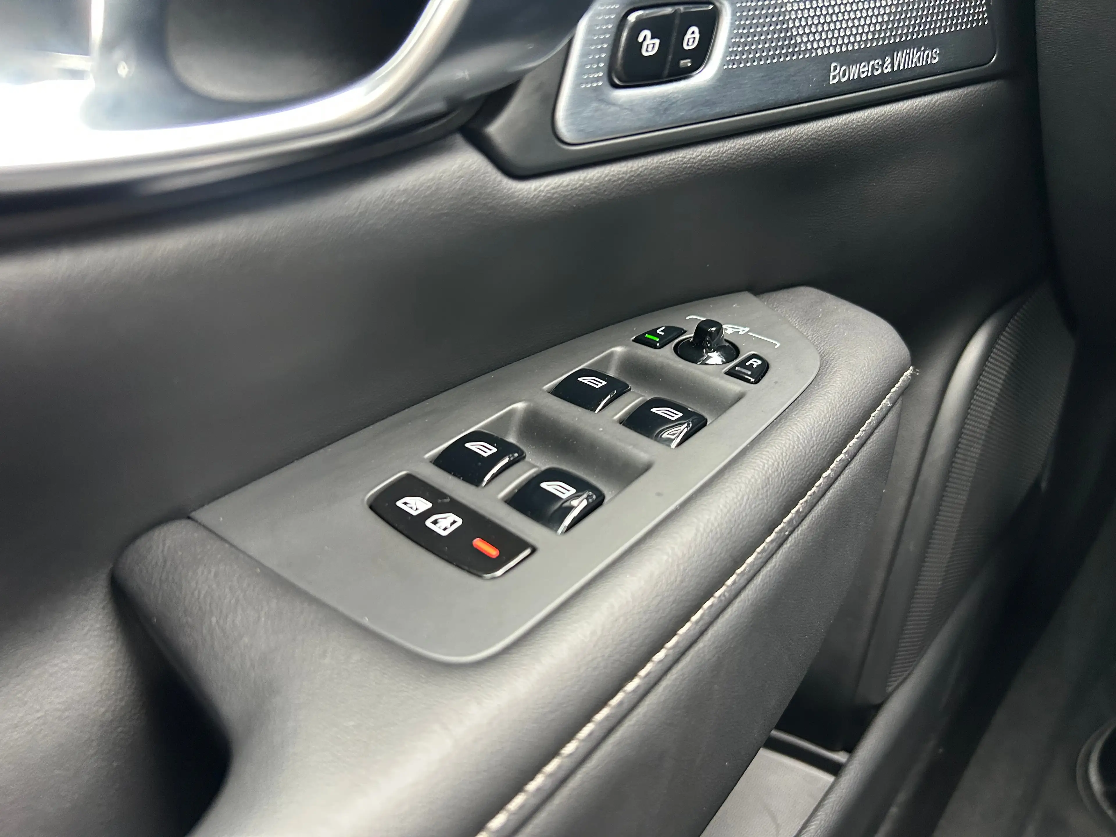 Volvo V90 2.0 T8 Plug-in hybrid AWD Ultra Dark | Luchtvering — photo 14