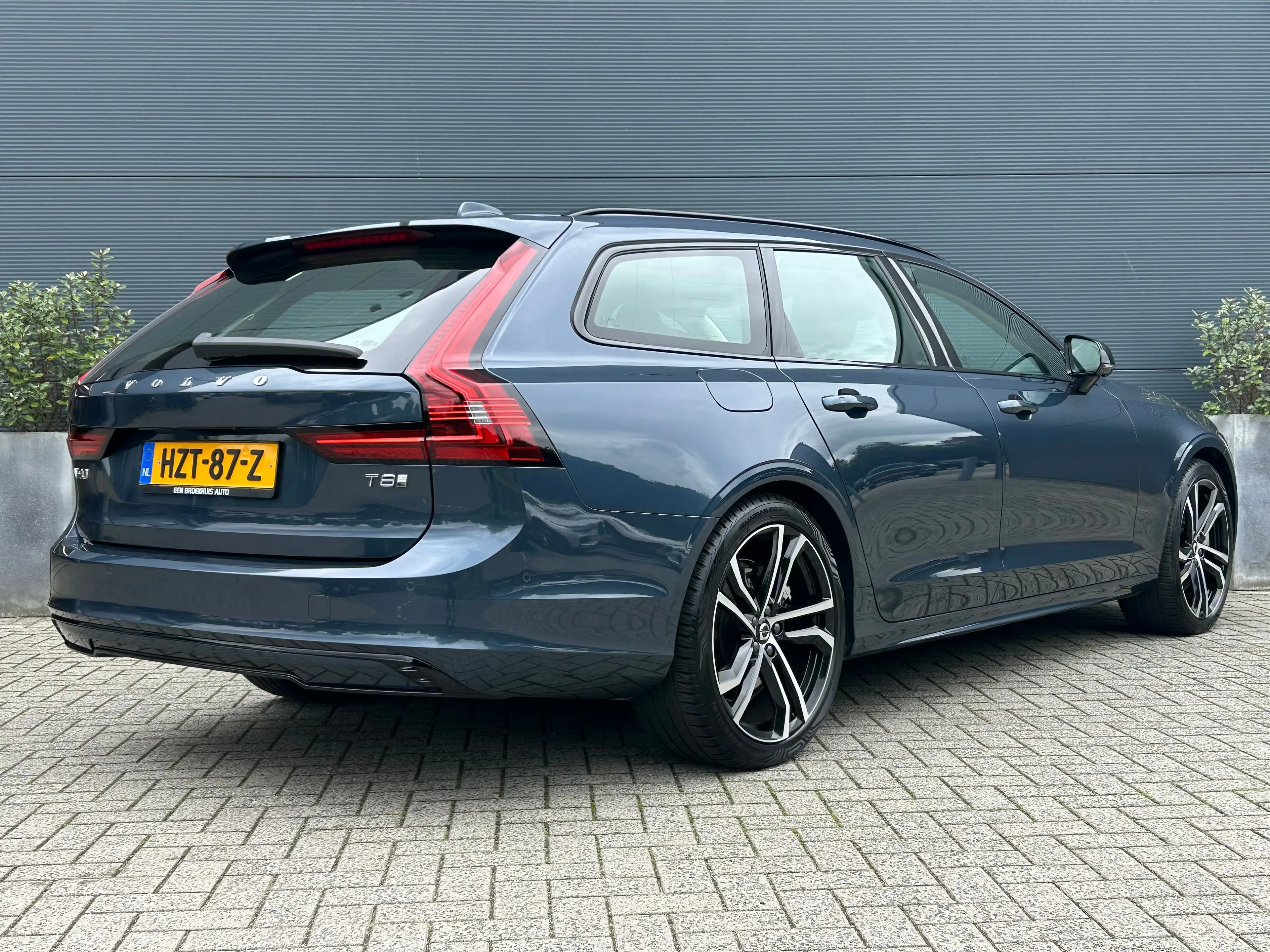 Volvo V90 2.0 T8 Plug-in hybrid AWD Ultra Dark | Luchtvering — photo 2
