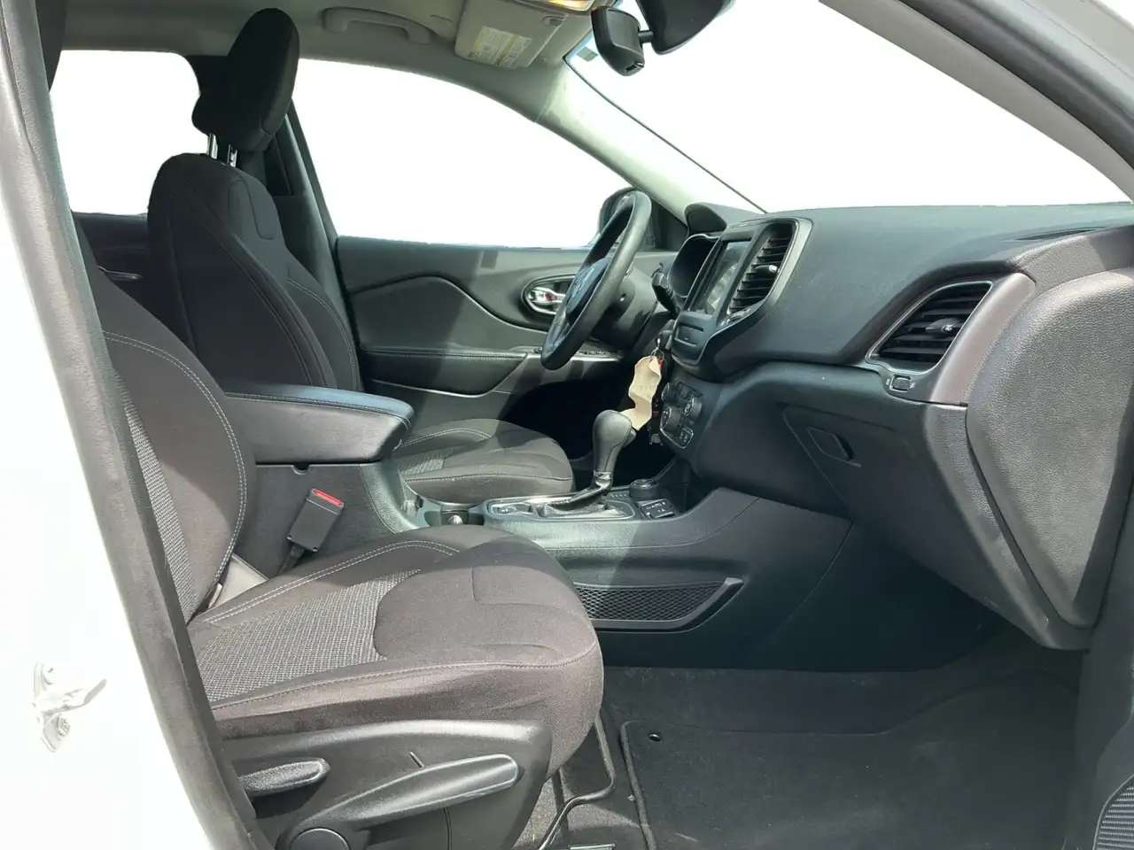 Jeep Cherokee снимка Jeep Cherokee