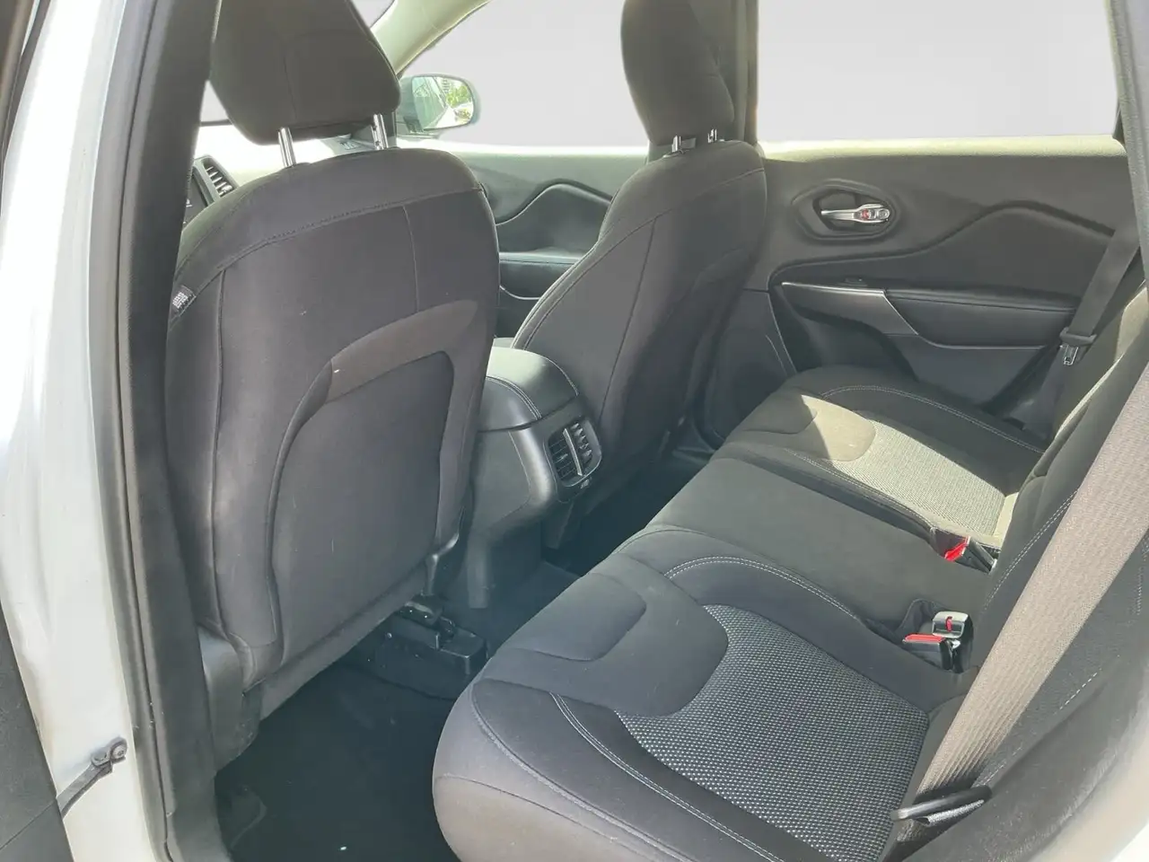 Jeep Cherokee снимка Jeep Cherokee