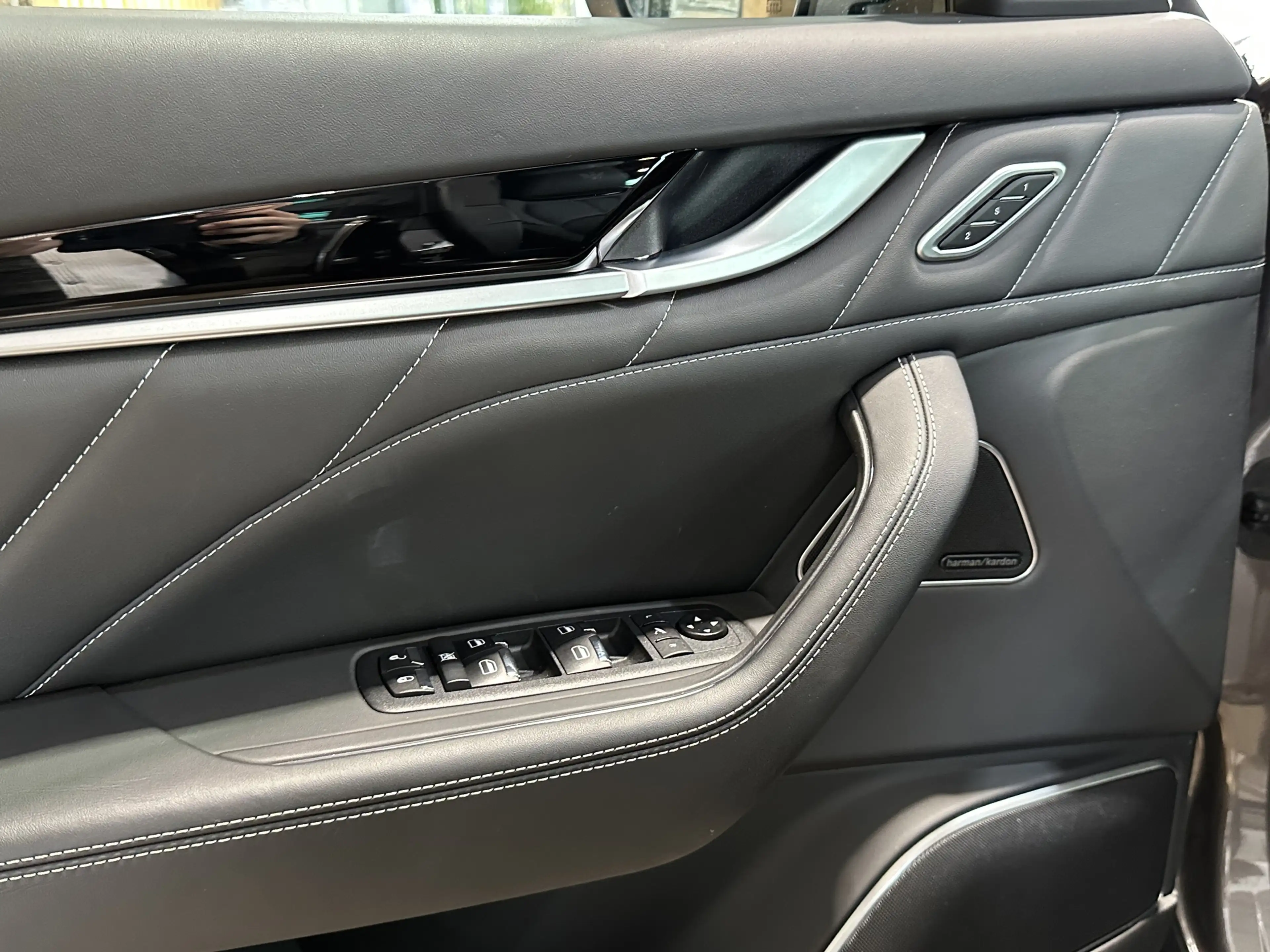 Maserati Levante Modena S Nerissimo Leder Pano 360Cam — photo 13