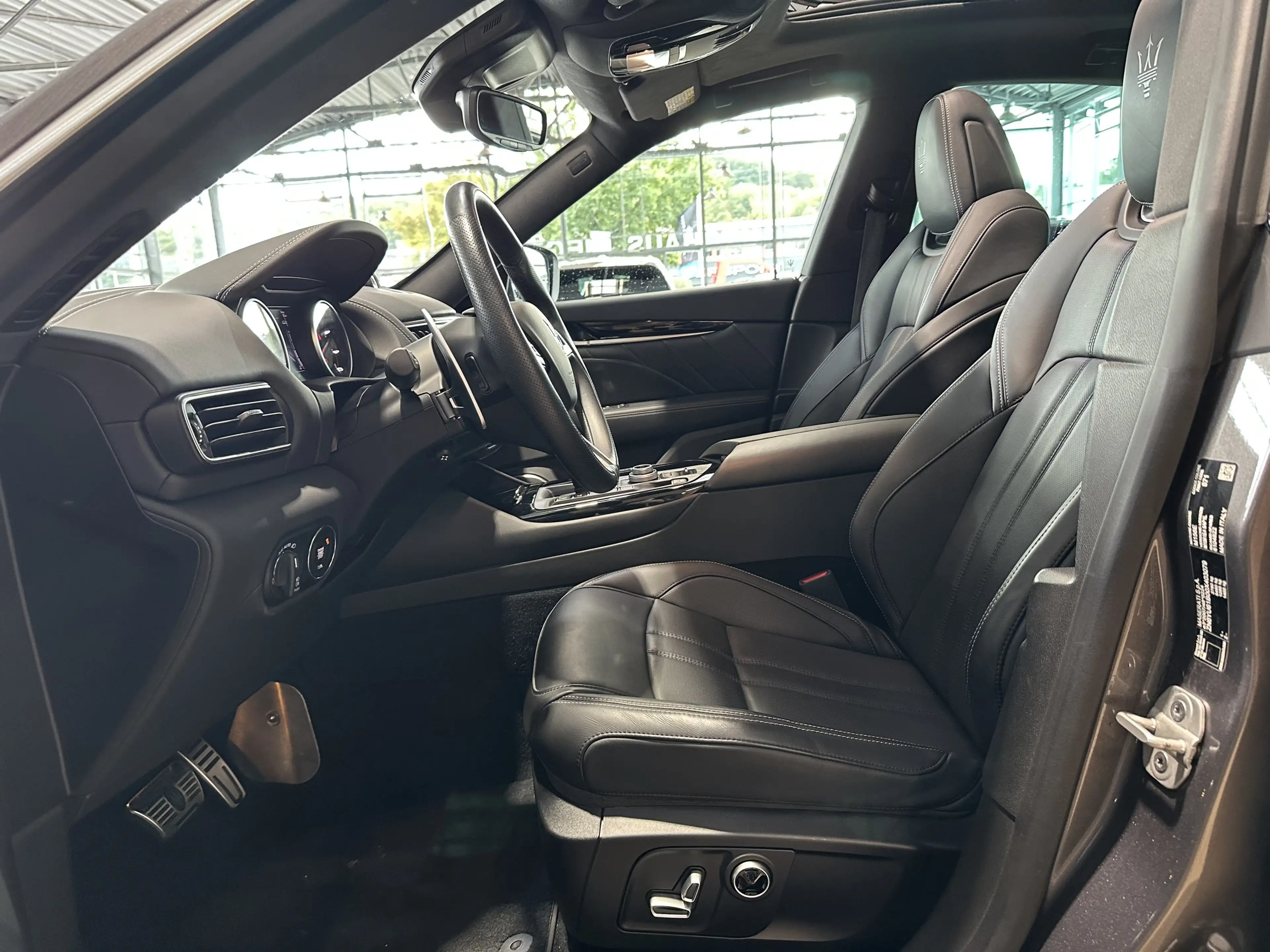 Maserati Levante Modena S Nerissimo Leder Pano 360Cam — photo 11