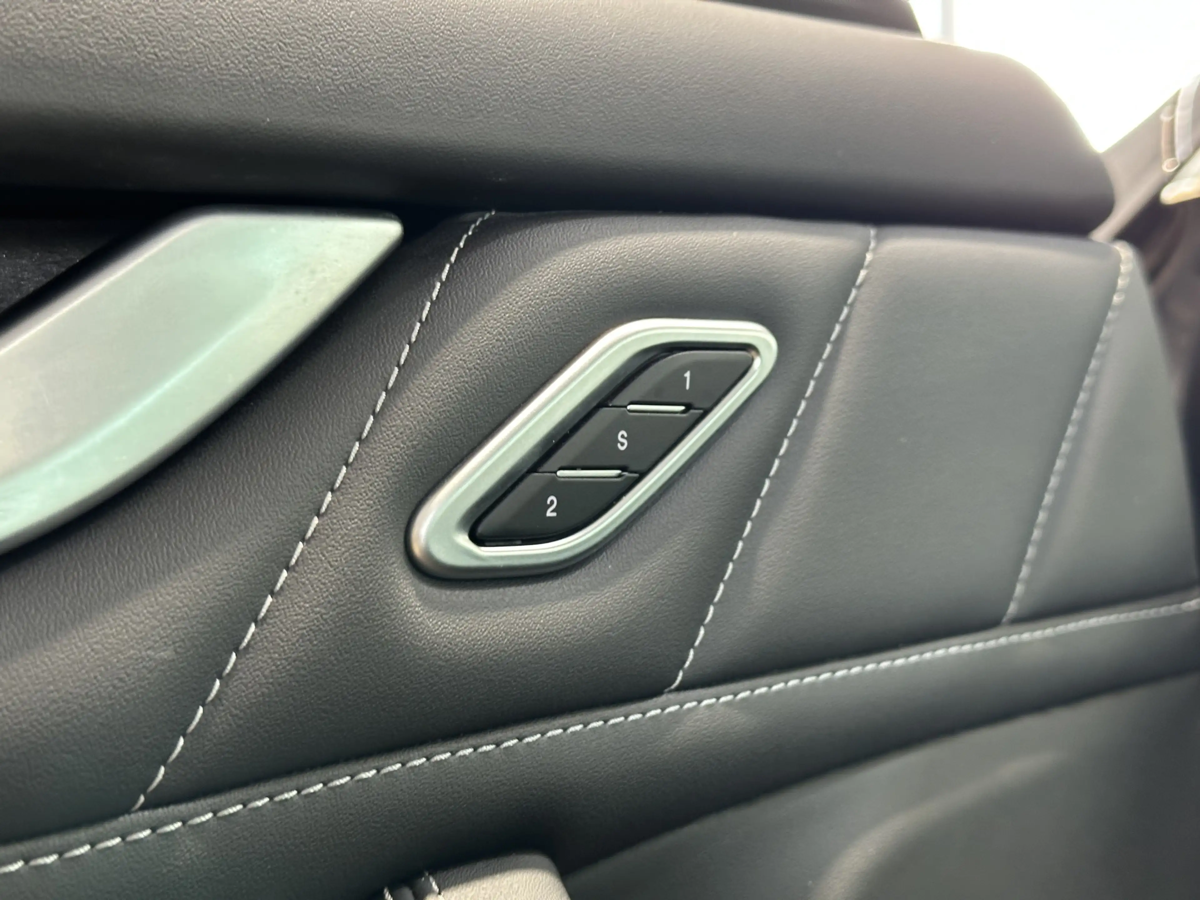 Maserati Levante Modena S Nerissimo Leder Pano 360Cam — photo 14