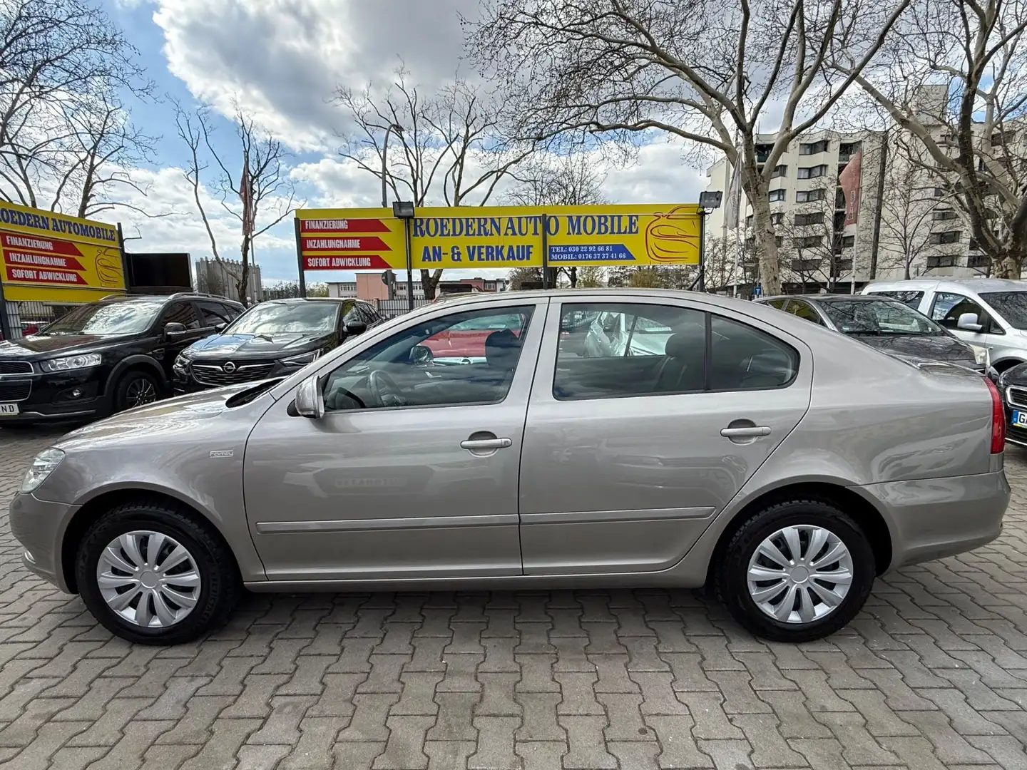 Skoda Octavia Lim. Family*AUTOMATIK*SCHECKHEFT Beige - 2
