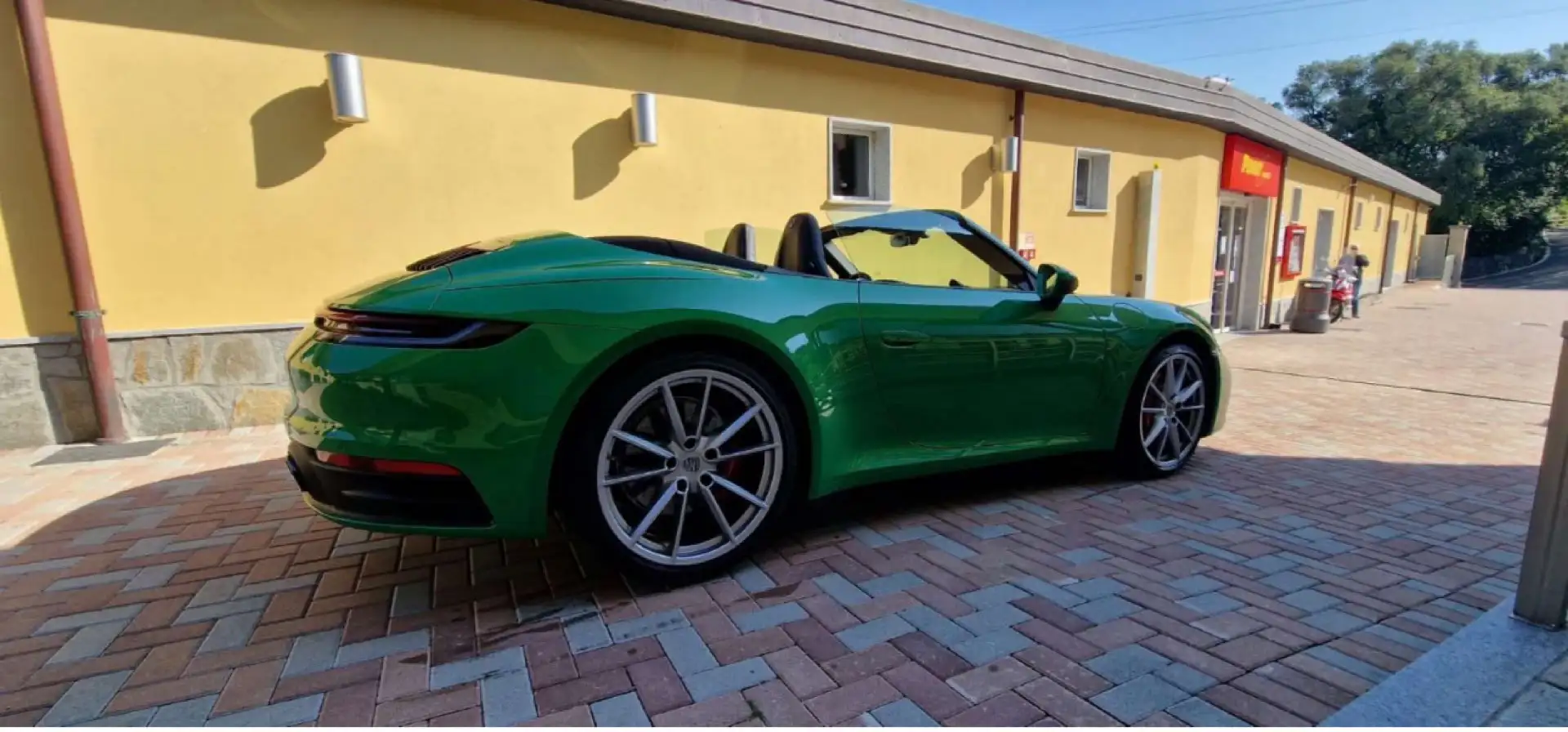 Porsche 992 911 Cabrio 3.0 Carrera 4S Verde - 2