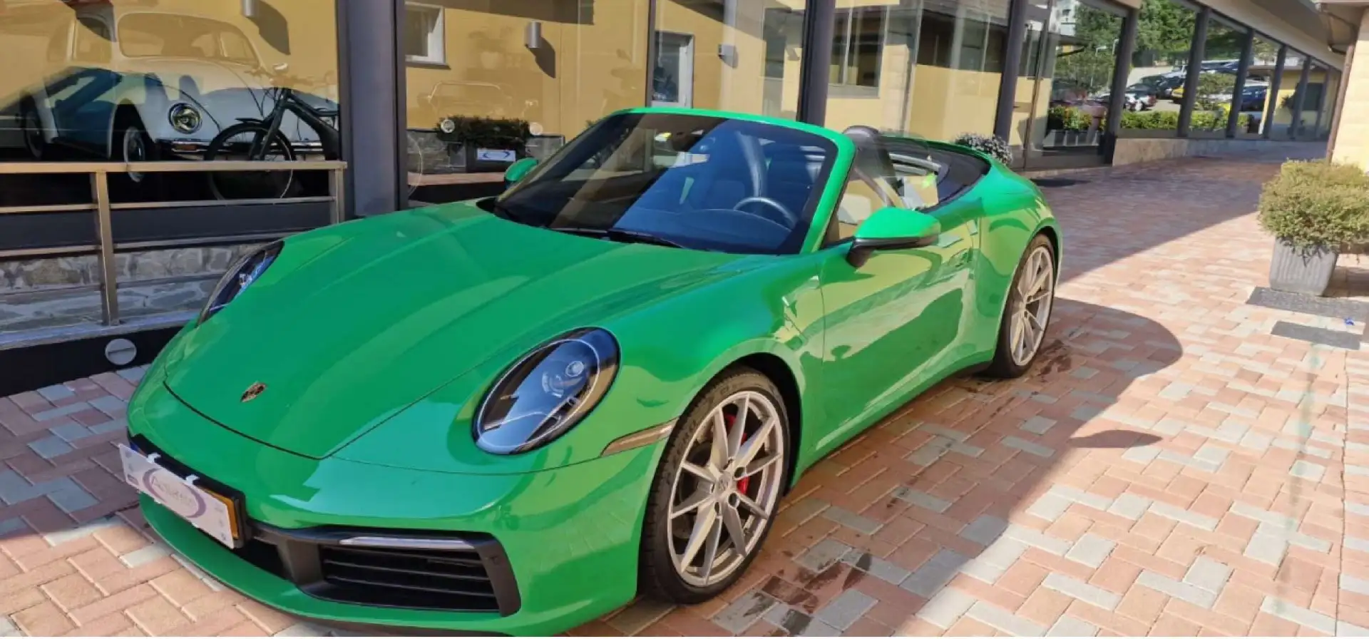 Porsche 992 911 Cabrio 3.0 Carrera 4S Verde - 1