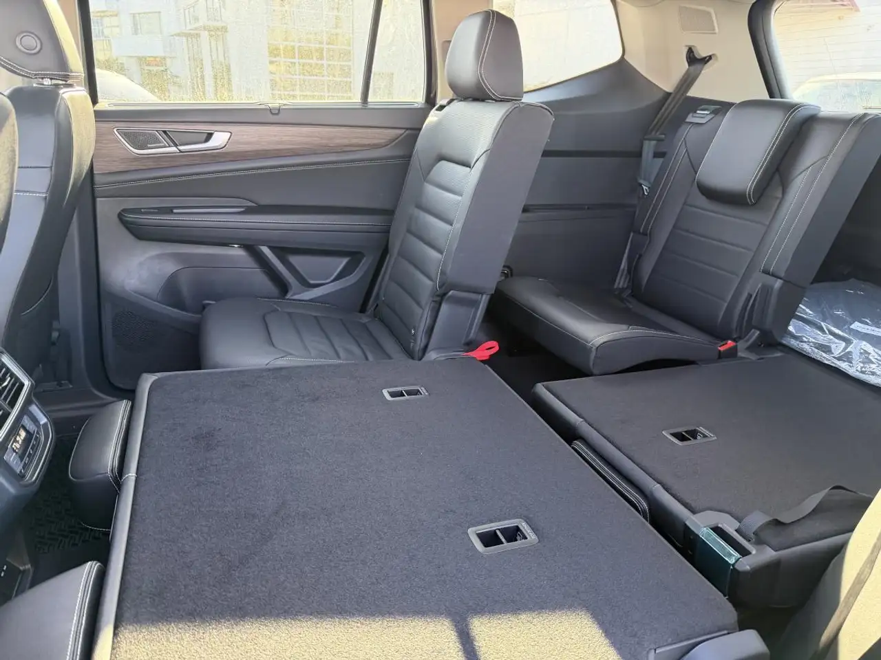 Volkswagen Atlas снимка Volkswagen Atlas