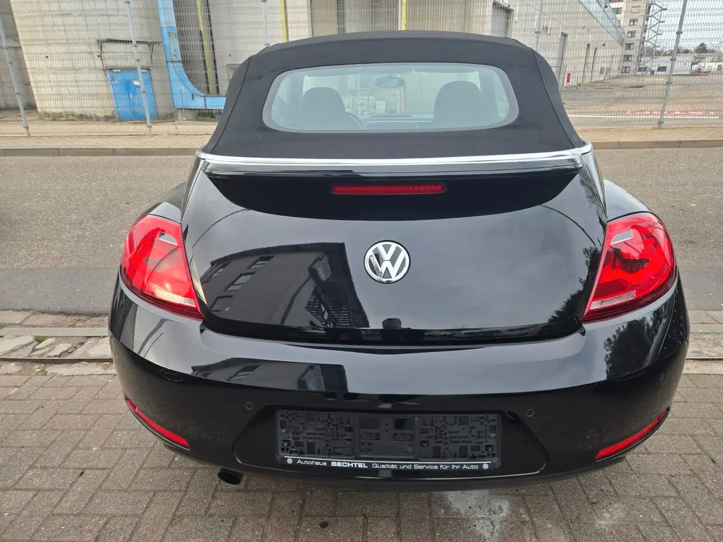 Volkswagen Beetle Cabriolet Design Schwarz - 2