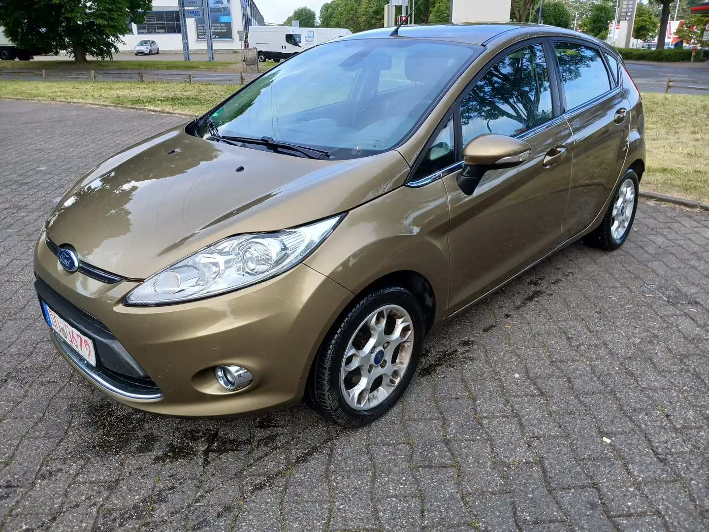 Ford Fiesta 1.25 Titanium Scheckheft Bronce - 1