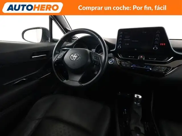 Toyota C-HR view 14
