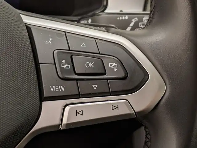 Volkswagen T-Roc view 11