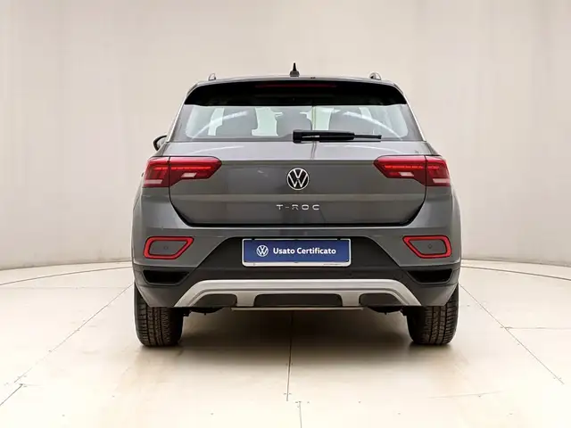 Volkswagen T-Roc view 5