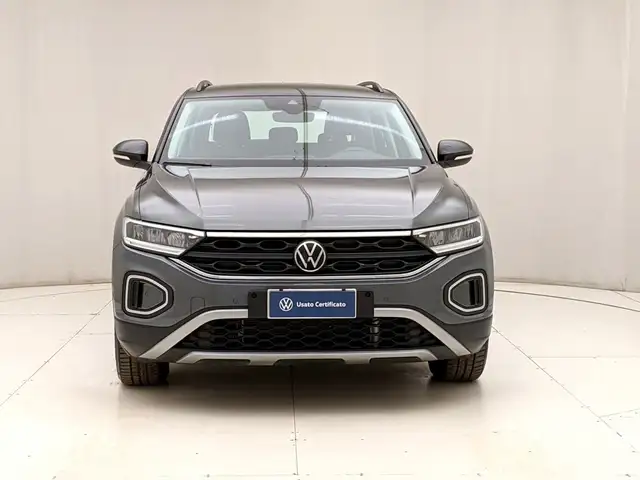 Volkswagen T-Roc view 2