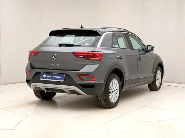 Volkswagen T-Roc view 4