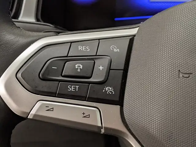 Volkswagen T-Roc view 10