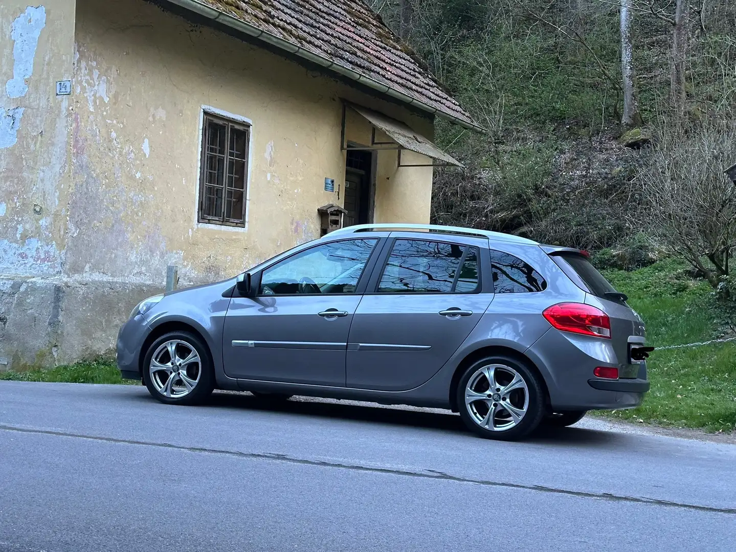 Renault Clio Clio Dynamique dCi DPF Low Emission Dynamique Grau - 1