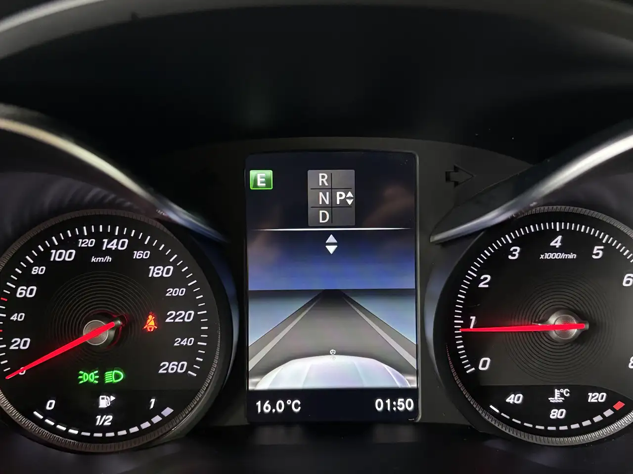 Mercedes-Benz GLC снимка Mercedes-Benz GLC