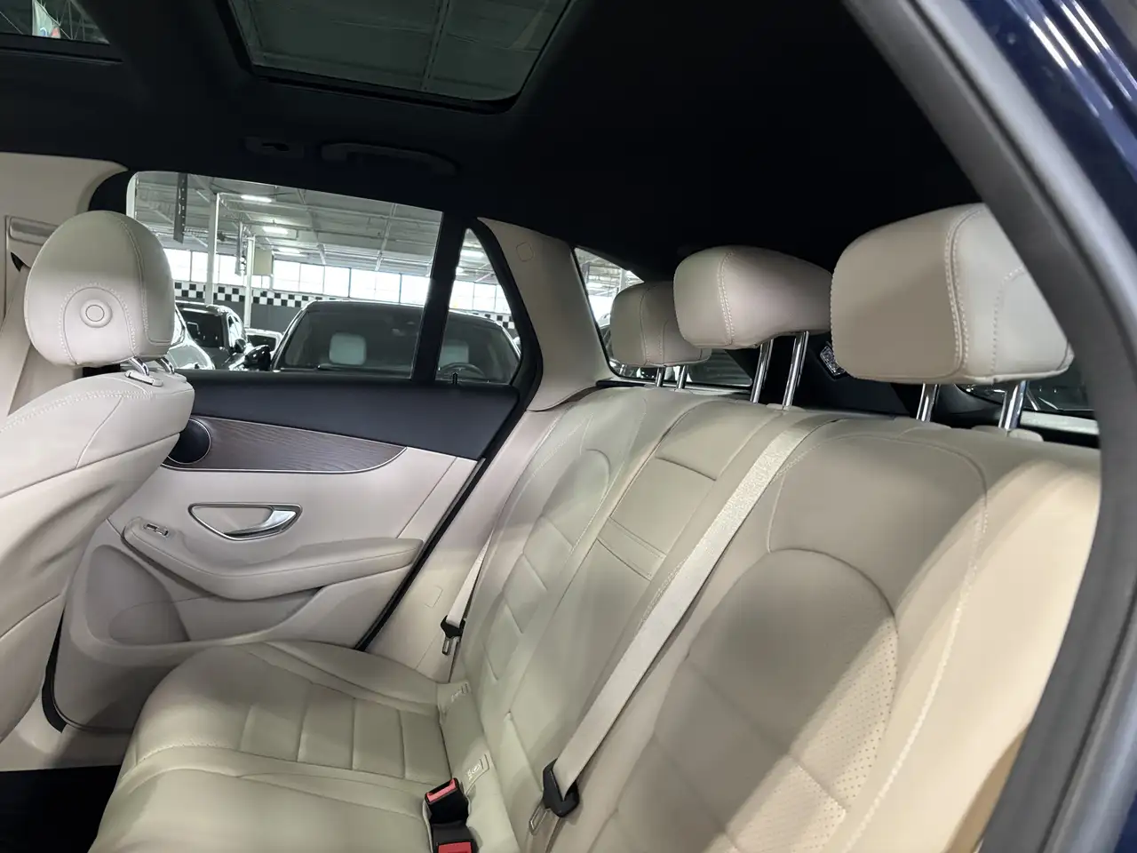 Mercedes-Benz GLC снимка Mercedes-Benz GLC