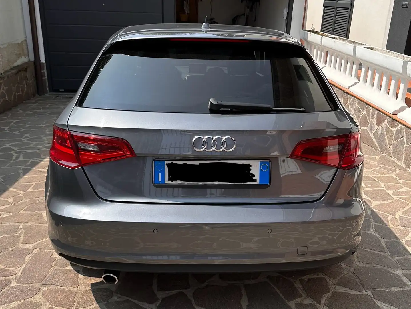 Audi A3 Sportback 1.6 tdi Ambition Grigio - 2
