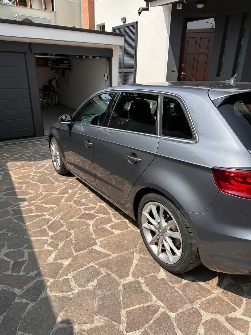Audi A3 Sportback 1.6 tdi Ambition Grigio - 1