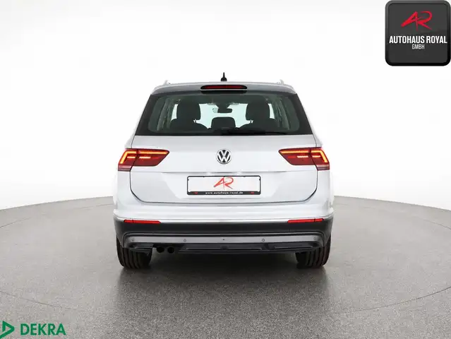 Volkswagen Tiguan view 3