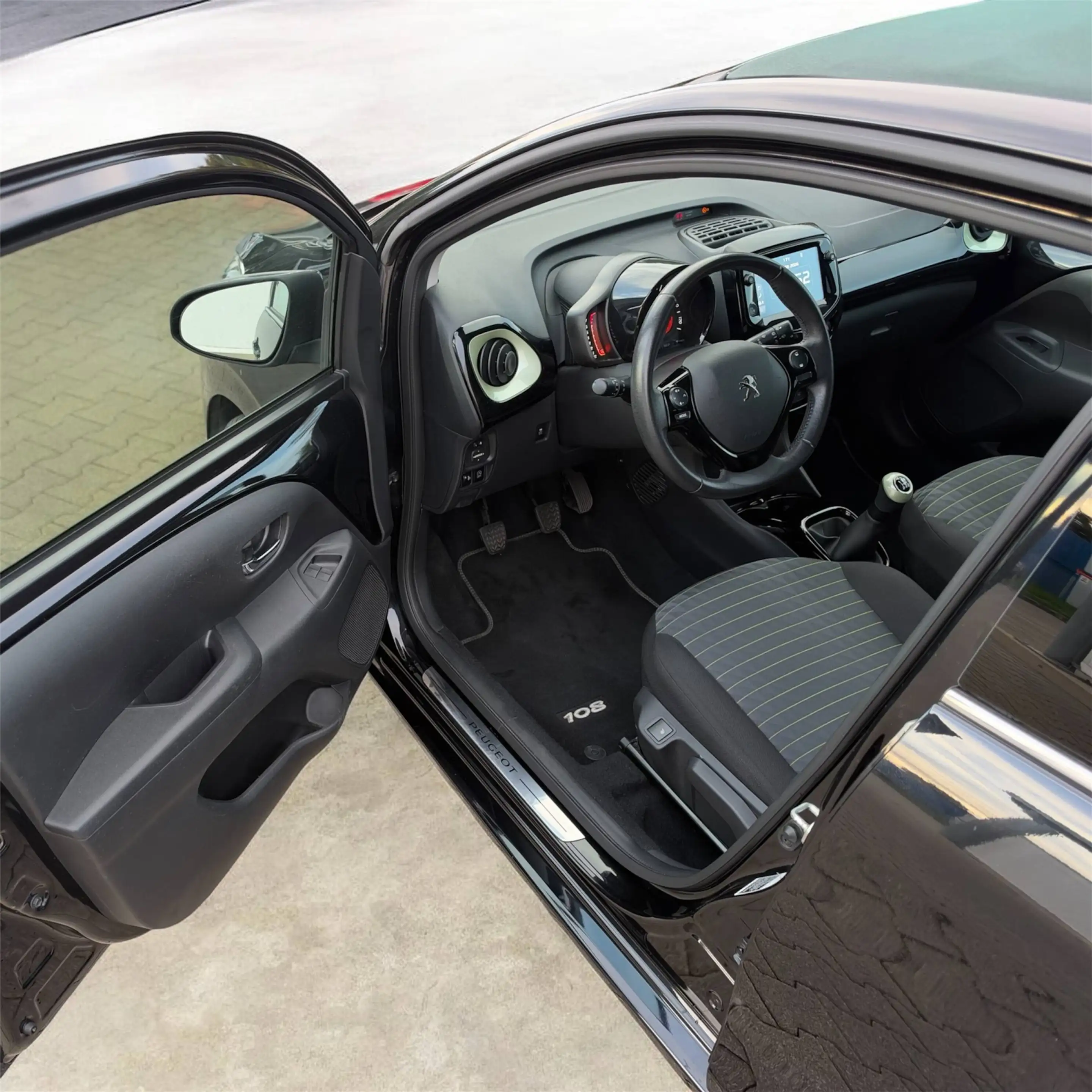 Peugeot 108 Collection Faltdach, Klima, SHZ, Tempomat — photo 11
