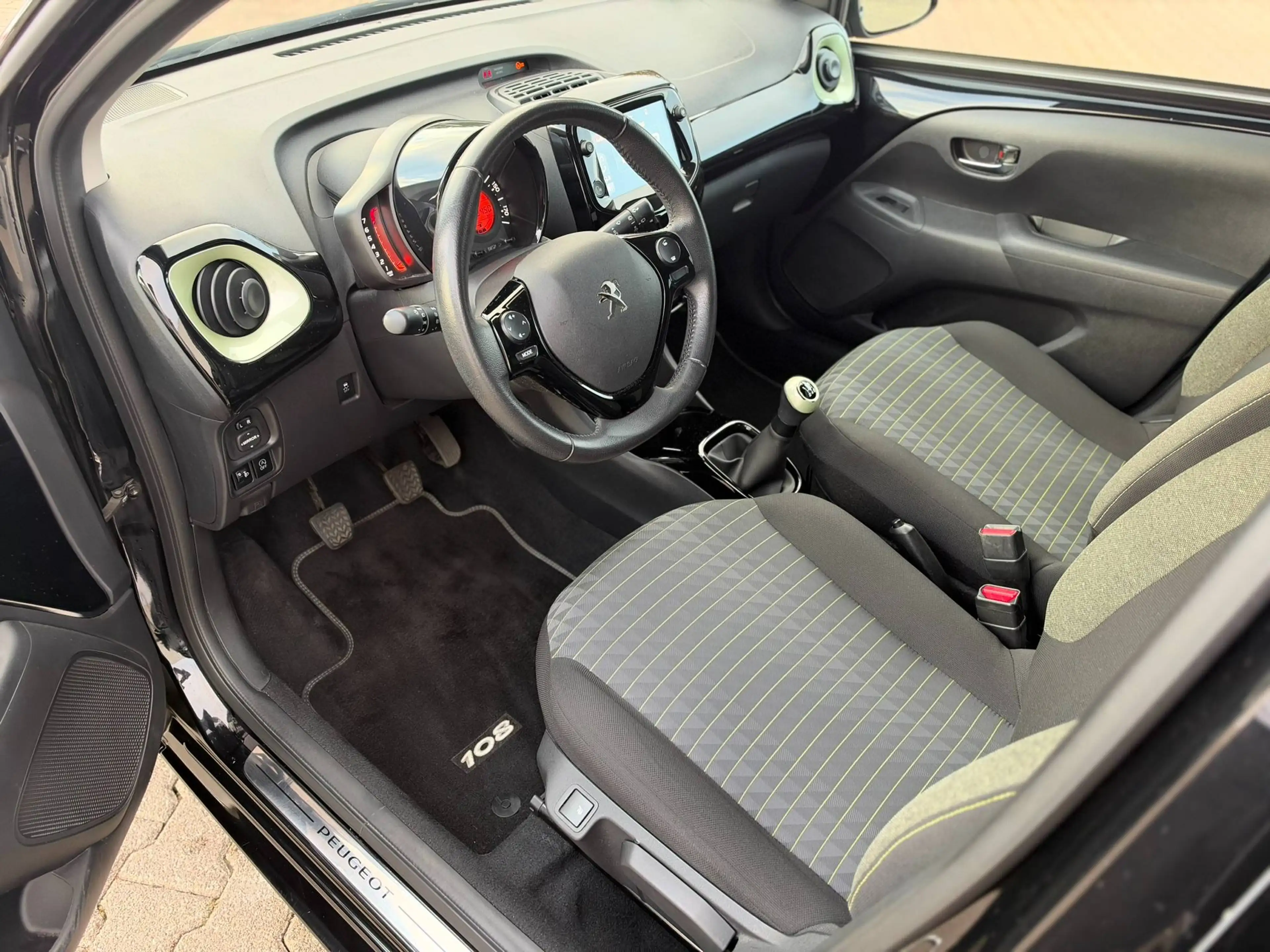Peugeot 108 Collection Faltdach, Klima, SHZ, Tempomat — photo 12