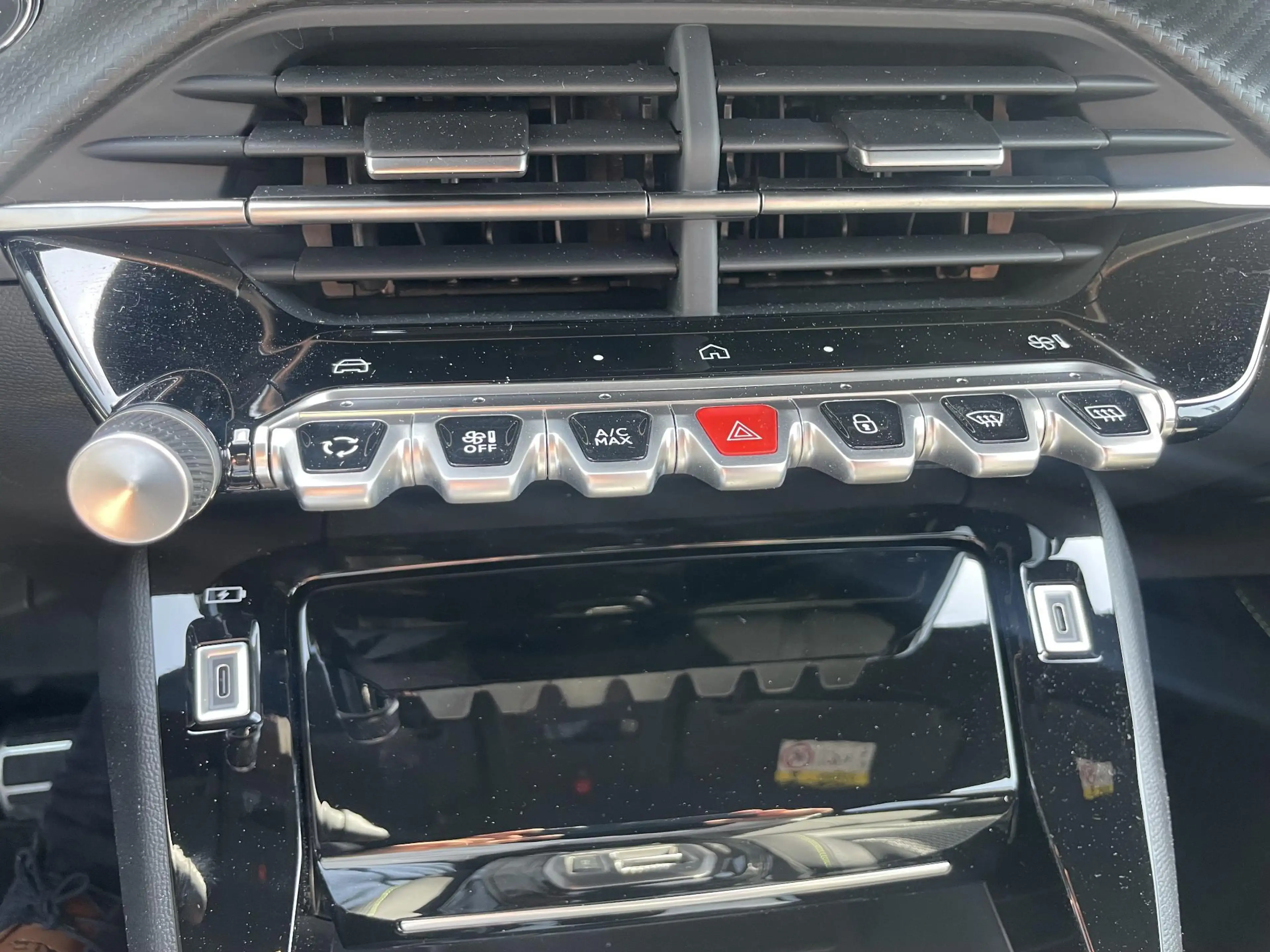 Peugeot 2008 1.2 Hybrid 145 GT — photo 9