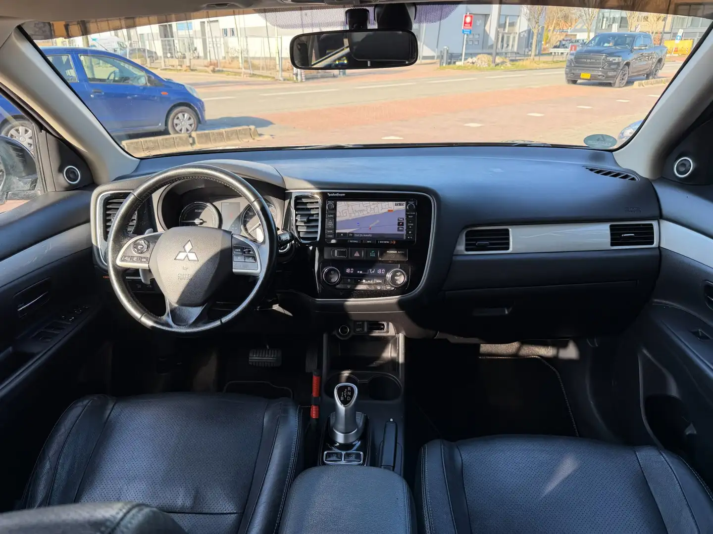 Mitsubishi Outlander 2.0 PHEV instyle Clima|Cruise|Leder|NAV Schwarz - 2