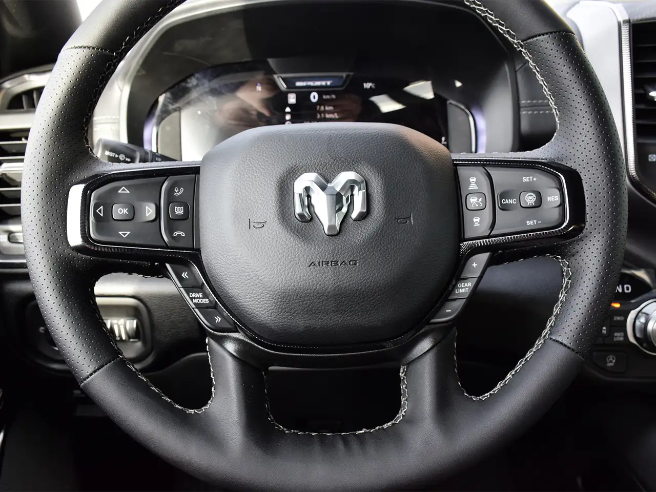 RAM 1500 снимка RAM 1500
