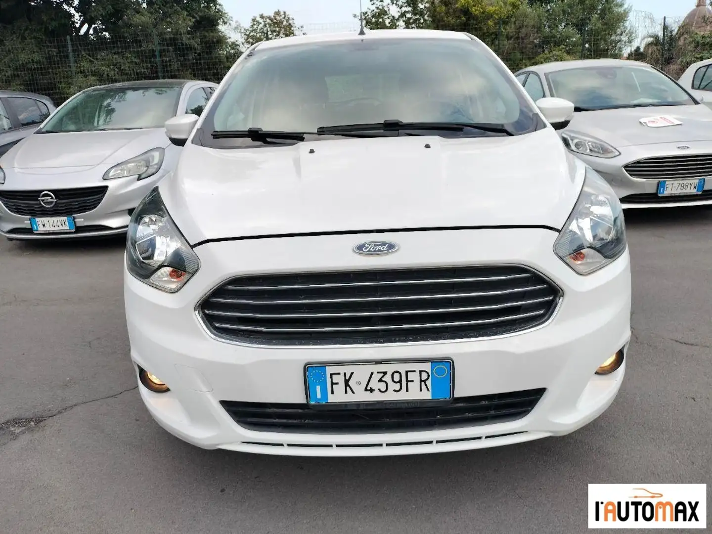 Ford Ka/Ka+ + 1.2 70cv Blanc - 2