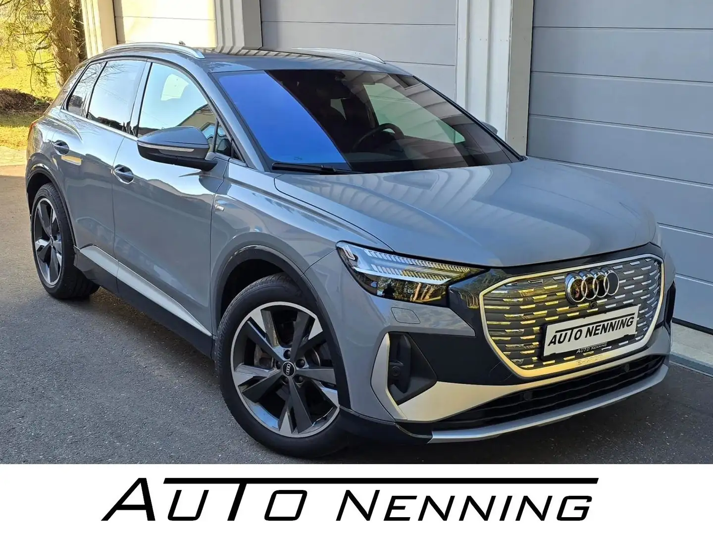 Audi Q4 e-tron 50 quattro s line 20 ACC Kamera Matrix Pano Sonos Grau - 1