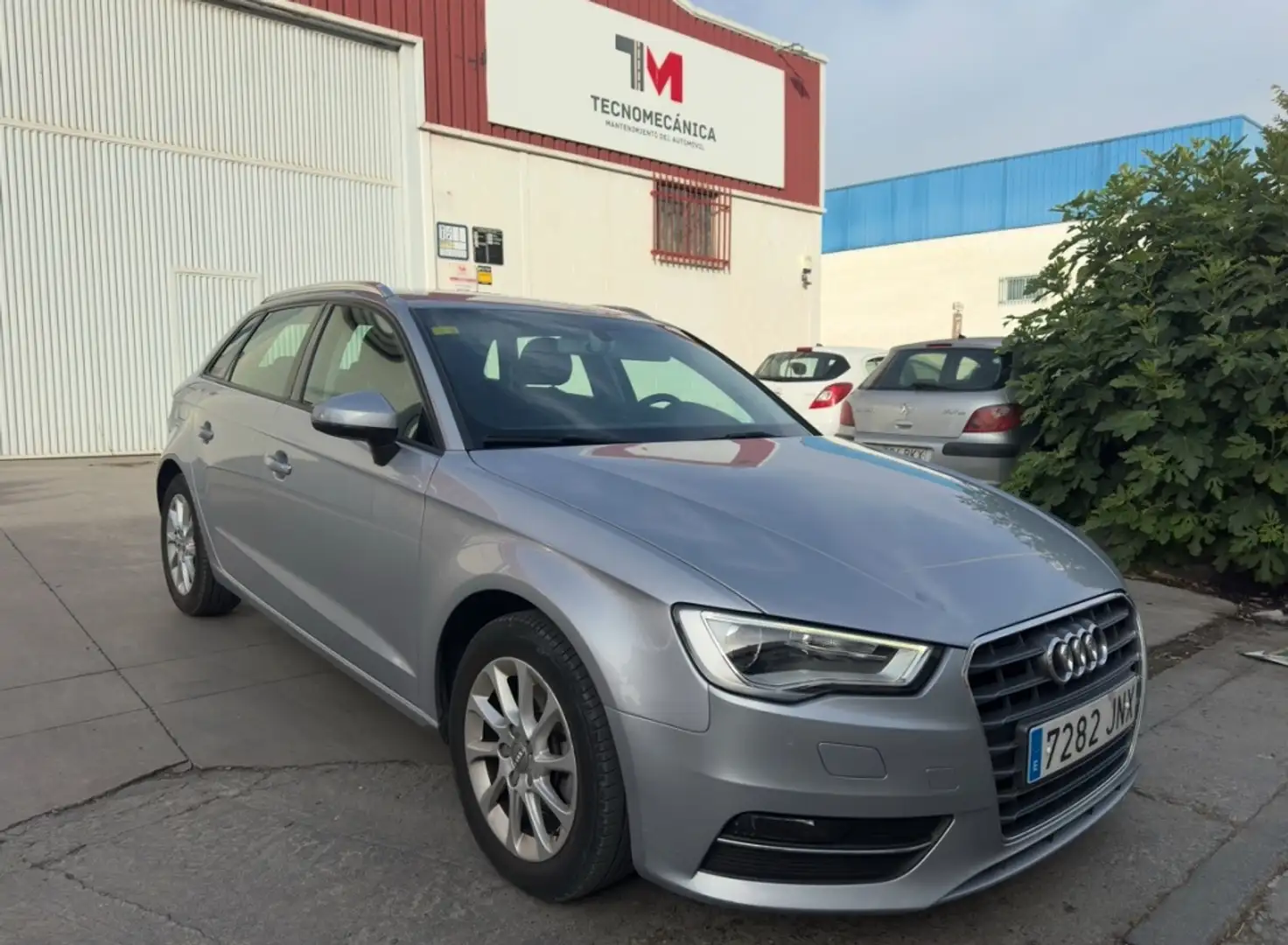 Audi A3 1.6TDI Design Edition S tronic 81kW Gris - 1