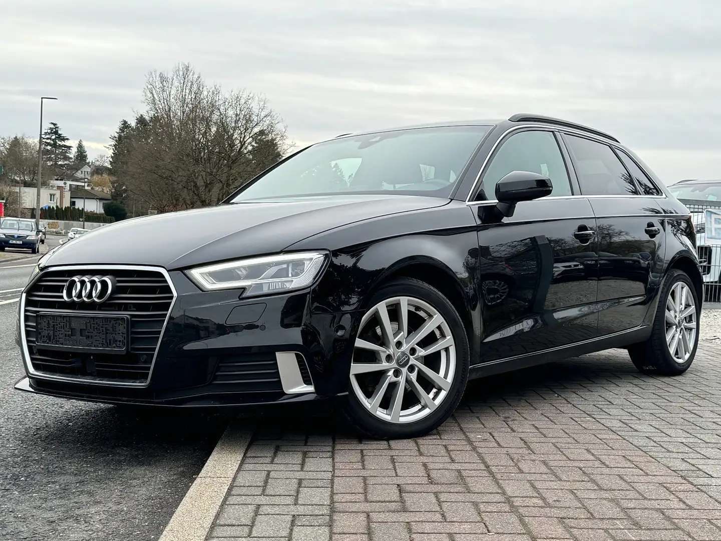Audi A3 2.0 TDI sport Virtual Cockpit LED ACC Spurhalte Schwarz - 1
