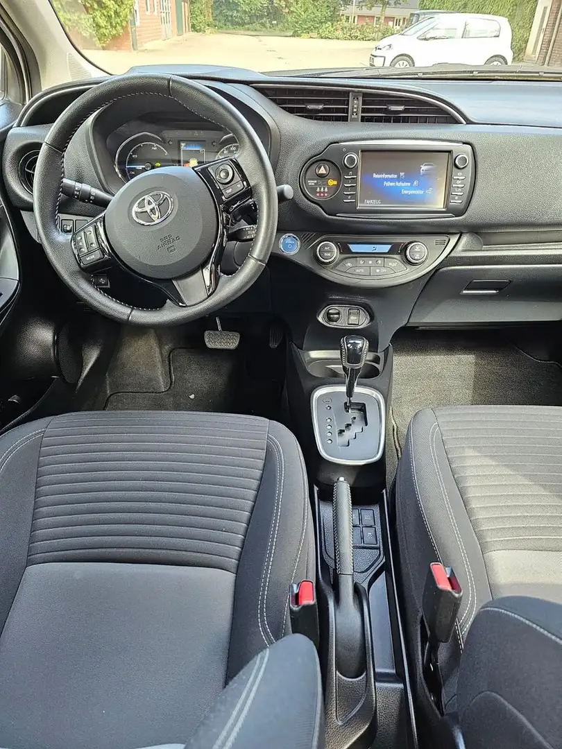 Toyota Yaris 1,5-l-VVT-i Hybrid CVT Style Selection* Weiß - 2