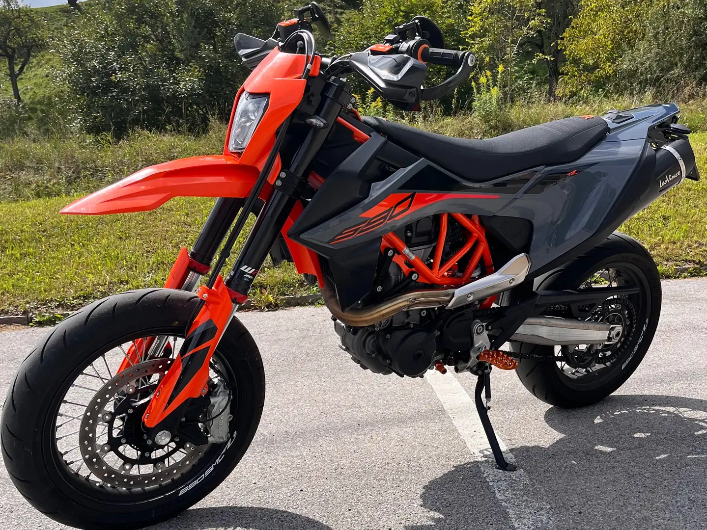 KTM 690 SMC R Orange - 1