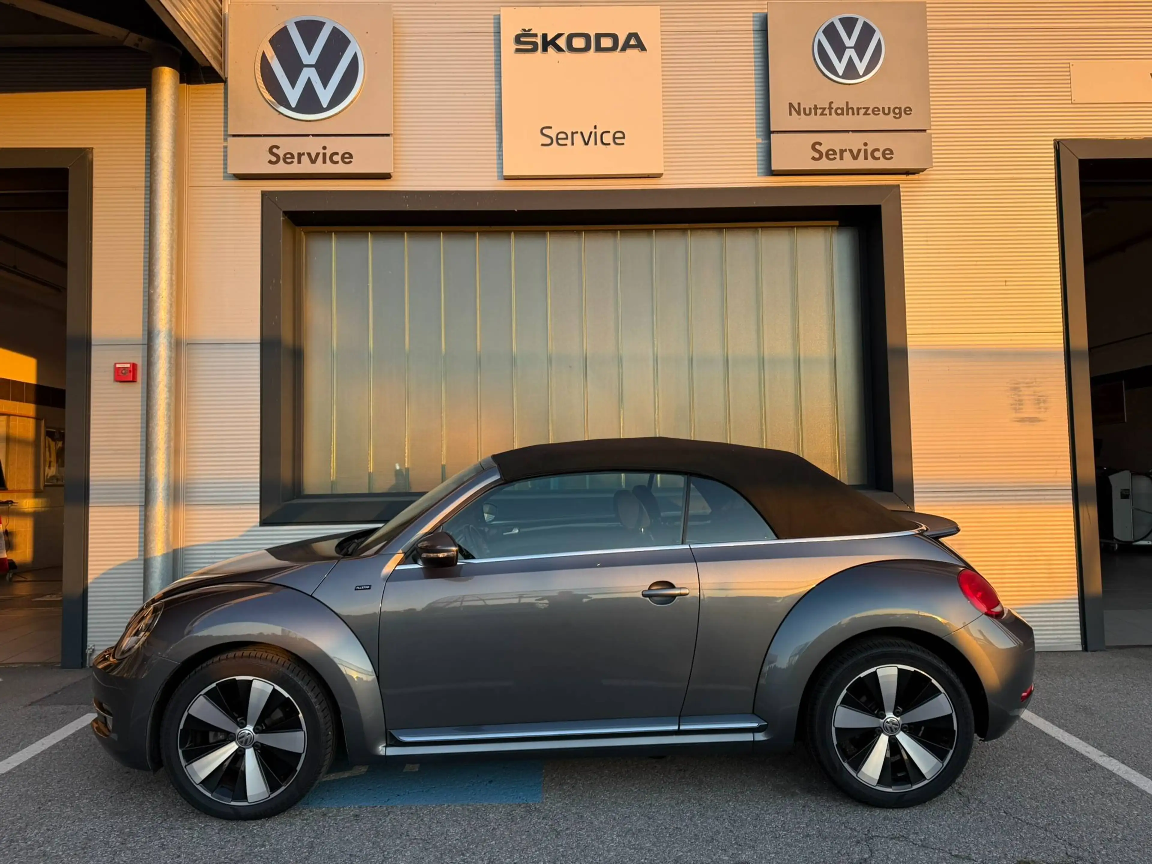 Volkswagen Beetle Cabrio Allstar 1,2TSI Navi + Freisprech, Xenon, PDCx2, 8x18 Twister-Alufelgen — photo 11