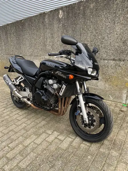 Yamaha FZS 600