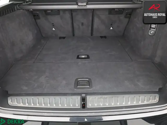 BMW 5 Series view 13