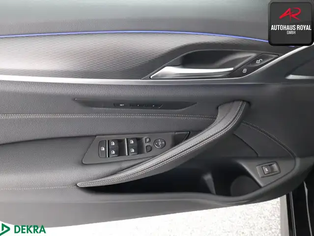 BMW 5 Series view 10