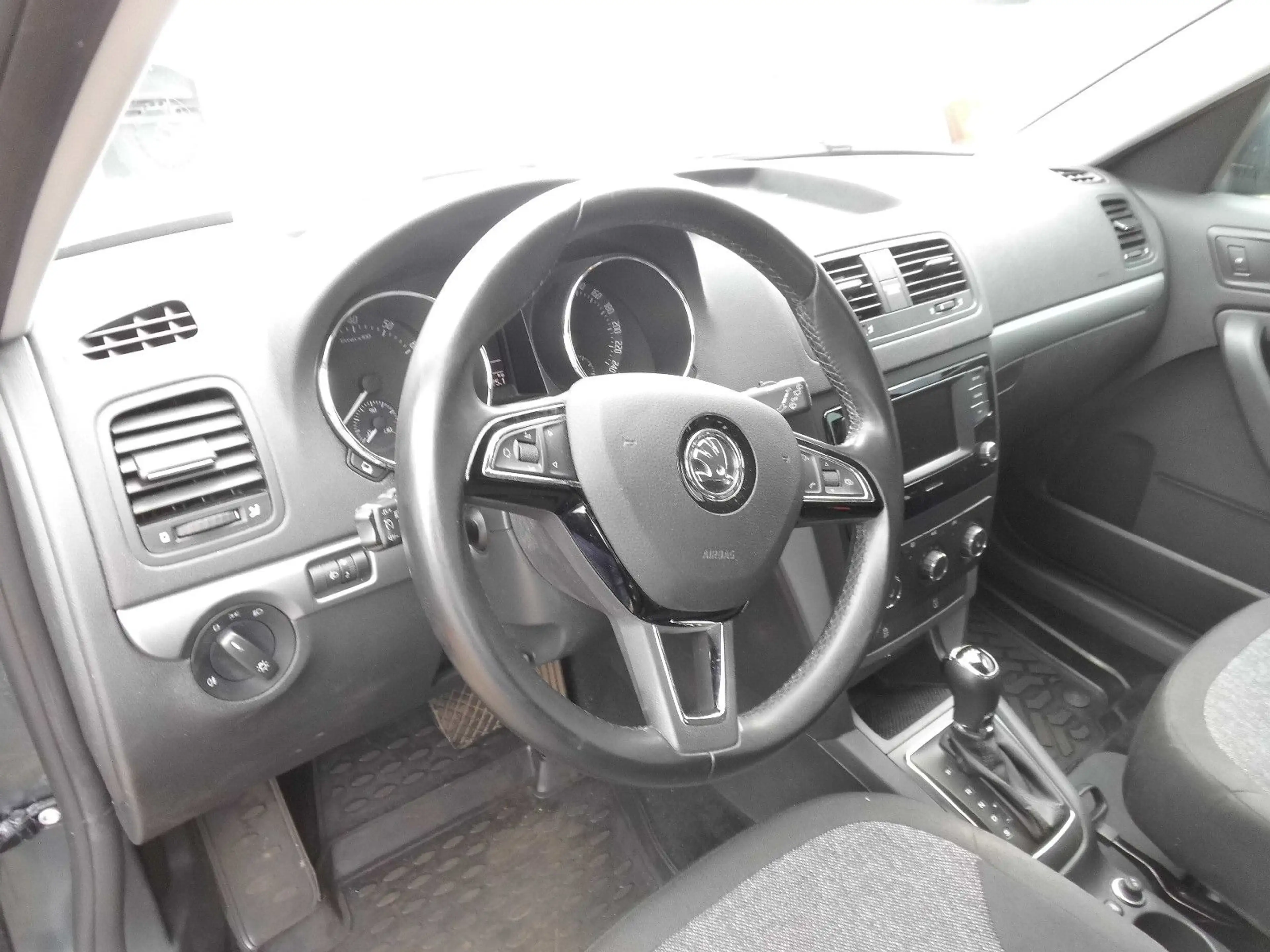 Skoda Yeti Cool Edition — photo 9