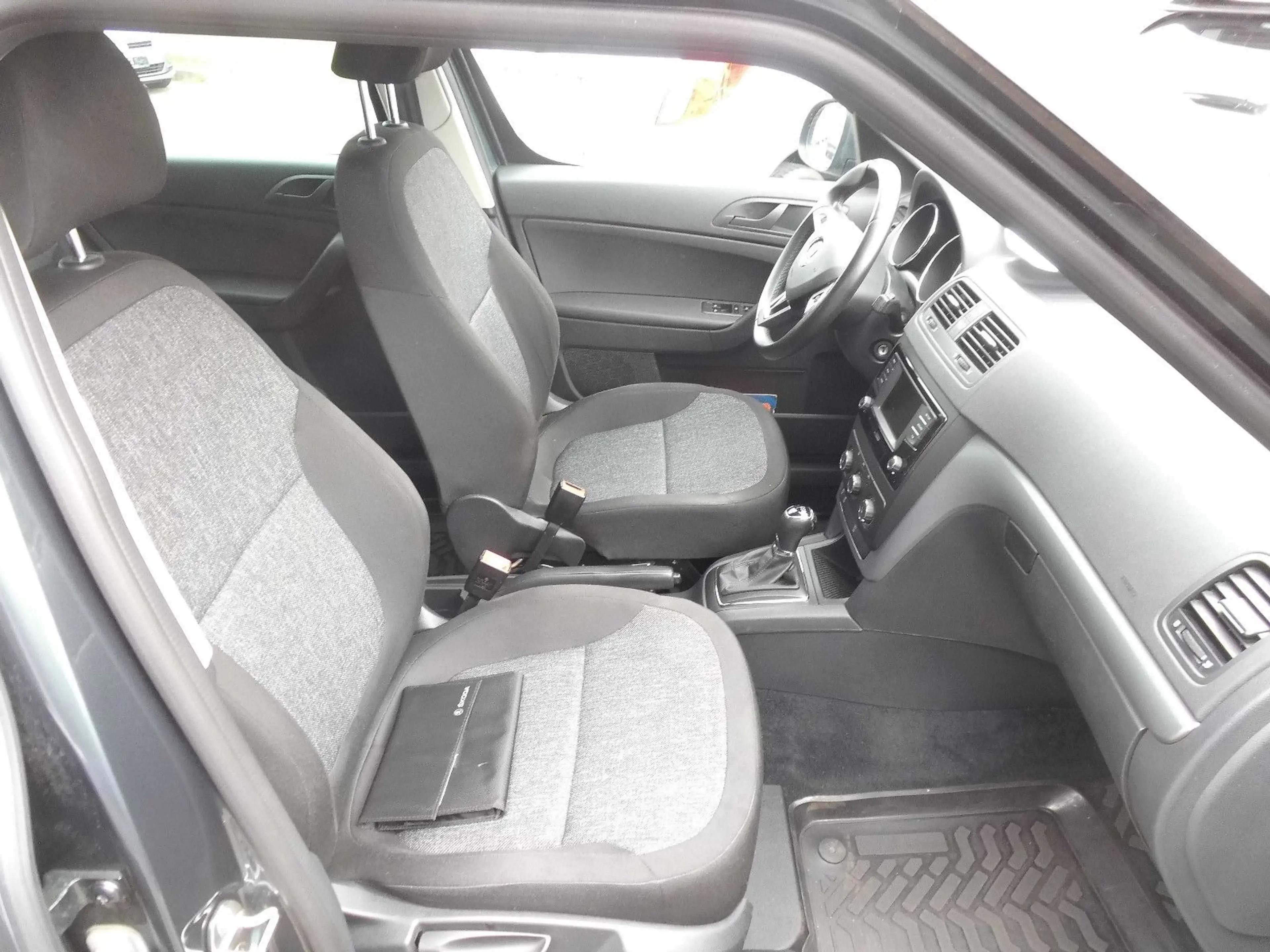 Skoda Yeti Cool Edition — photo 13