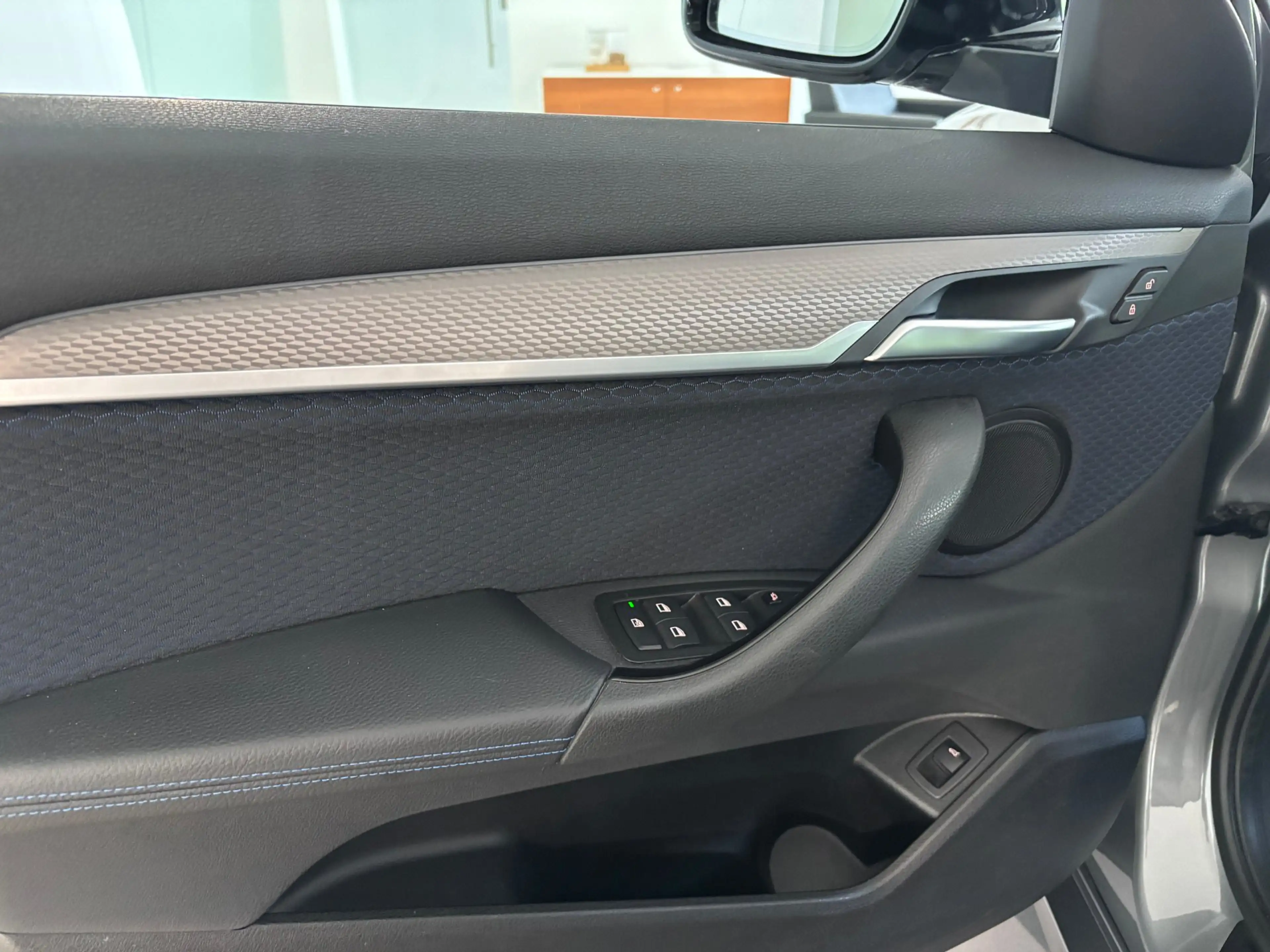 BMW X2 xDrive20i — photo 8